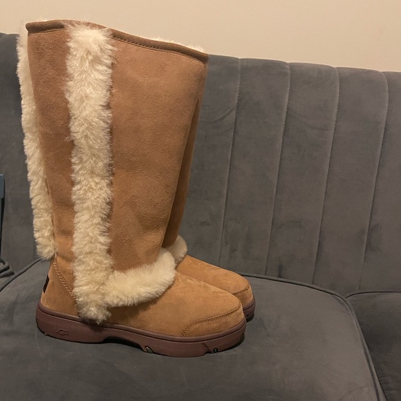 Chestnut Sunburst UGG Boots - Picture 1 of 4